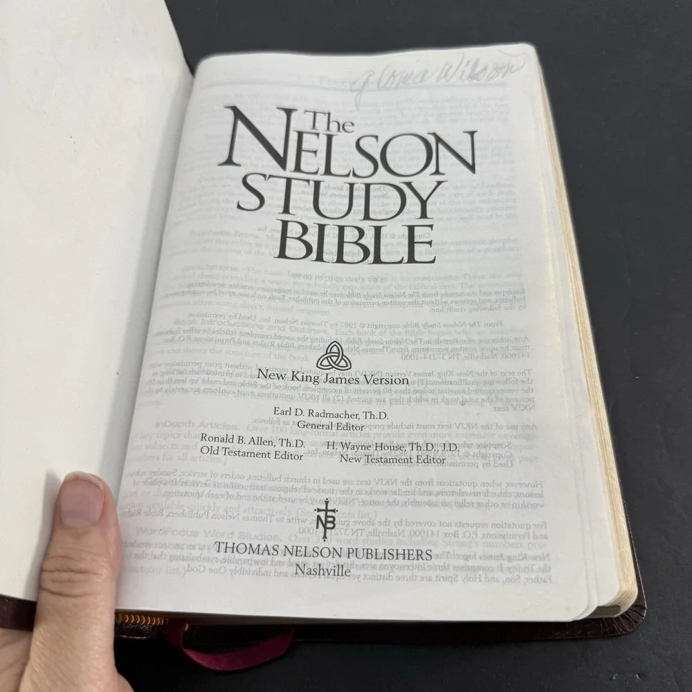 The Nelson Study Bible NKJV 2885BG Gold Edge Red Letter Bonded Leather 1982